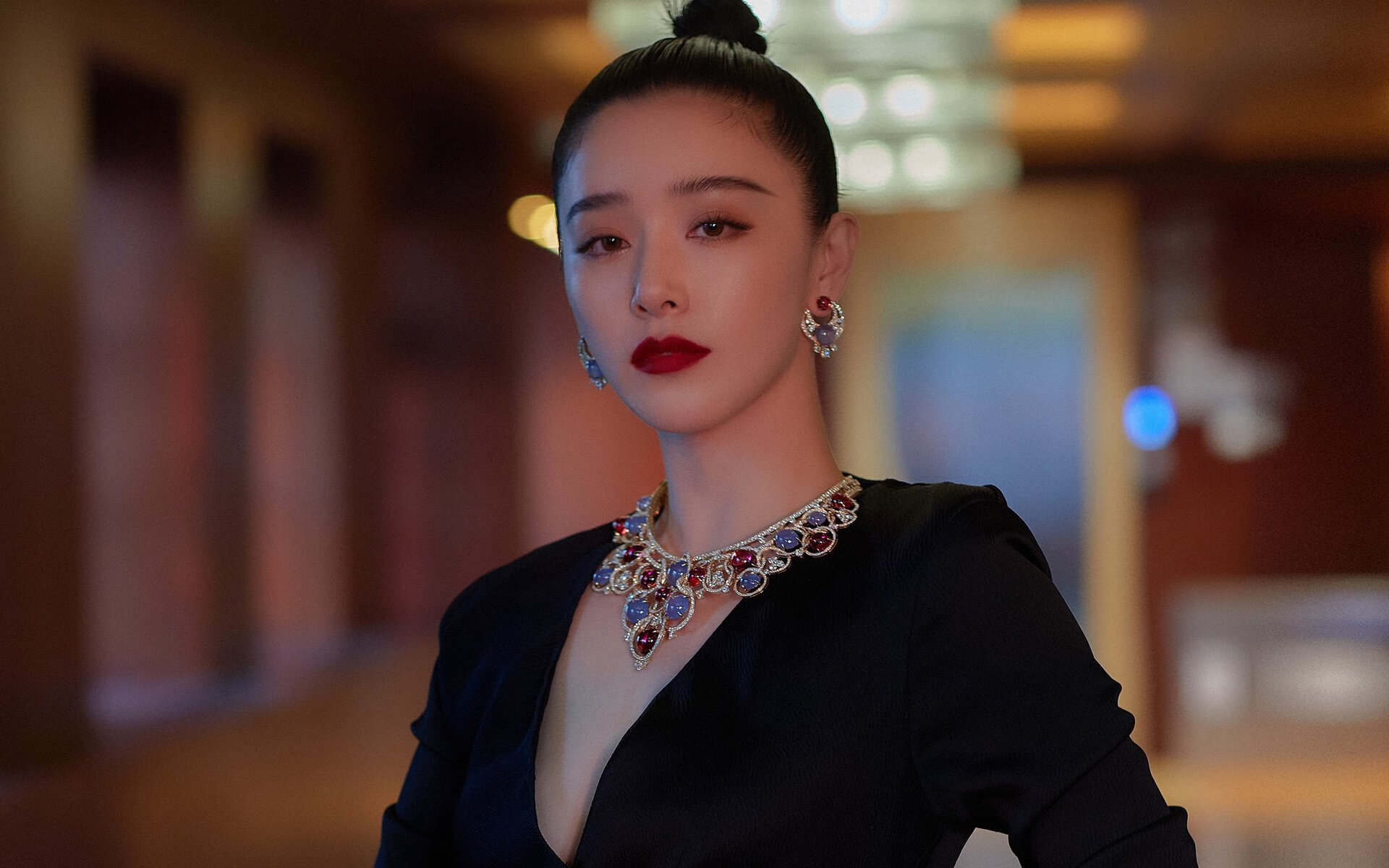 乐鱼电竞-公牛通过侧翼跑动牵制对手防线，公牛侧面