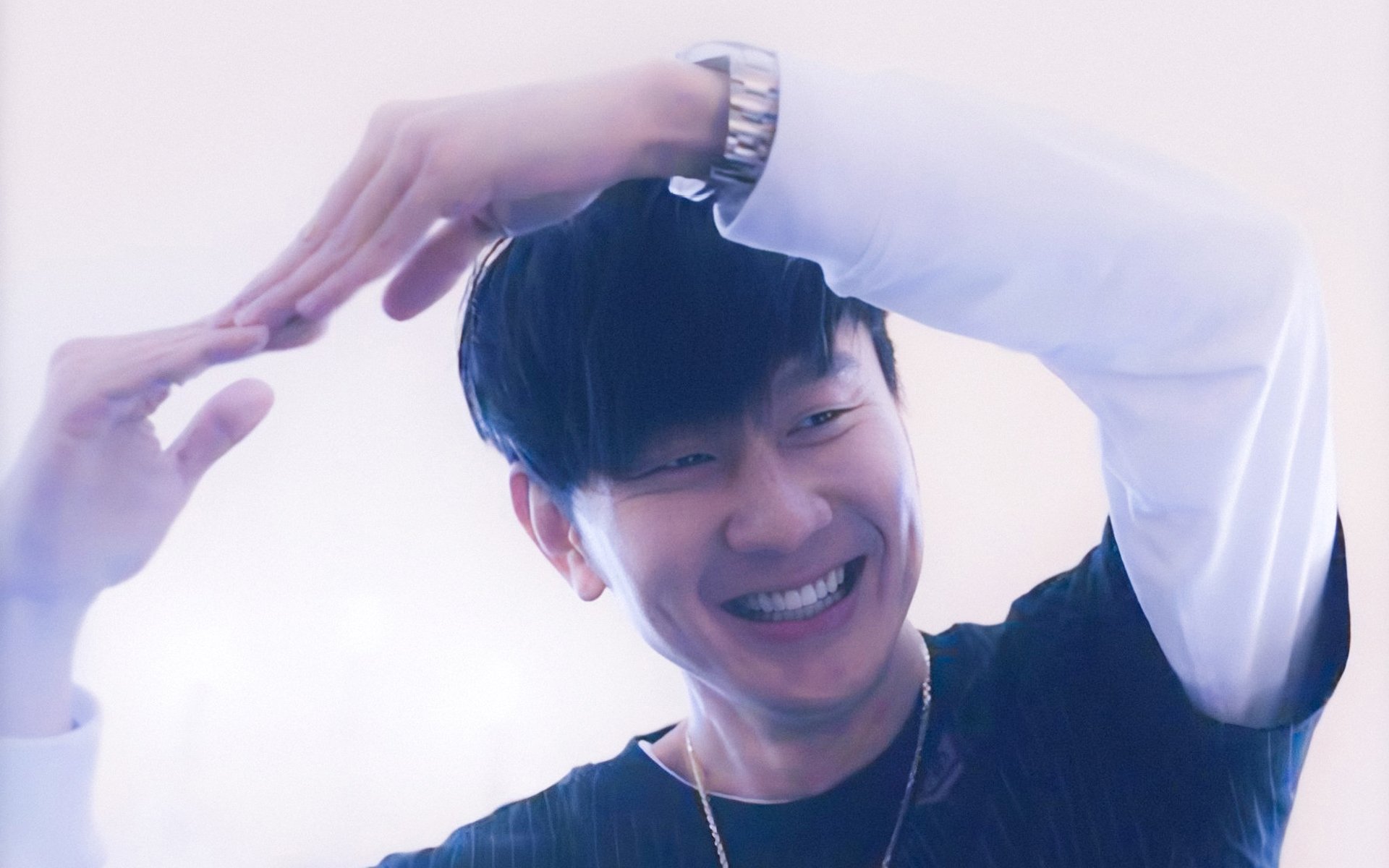 乐鱼娱乐app-浓眉带伤出战仍贡献三次封盖,浓眉带队