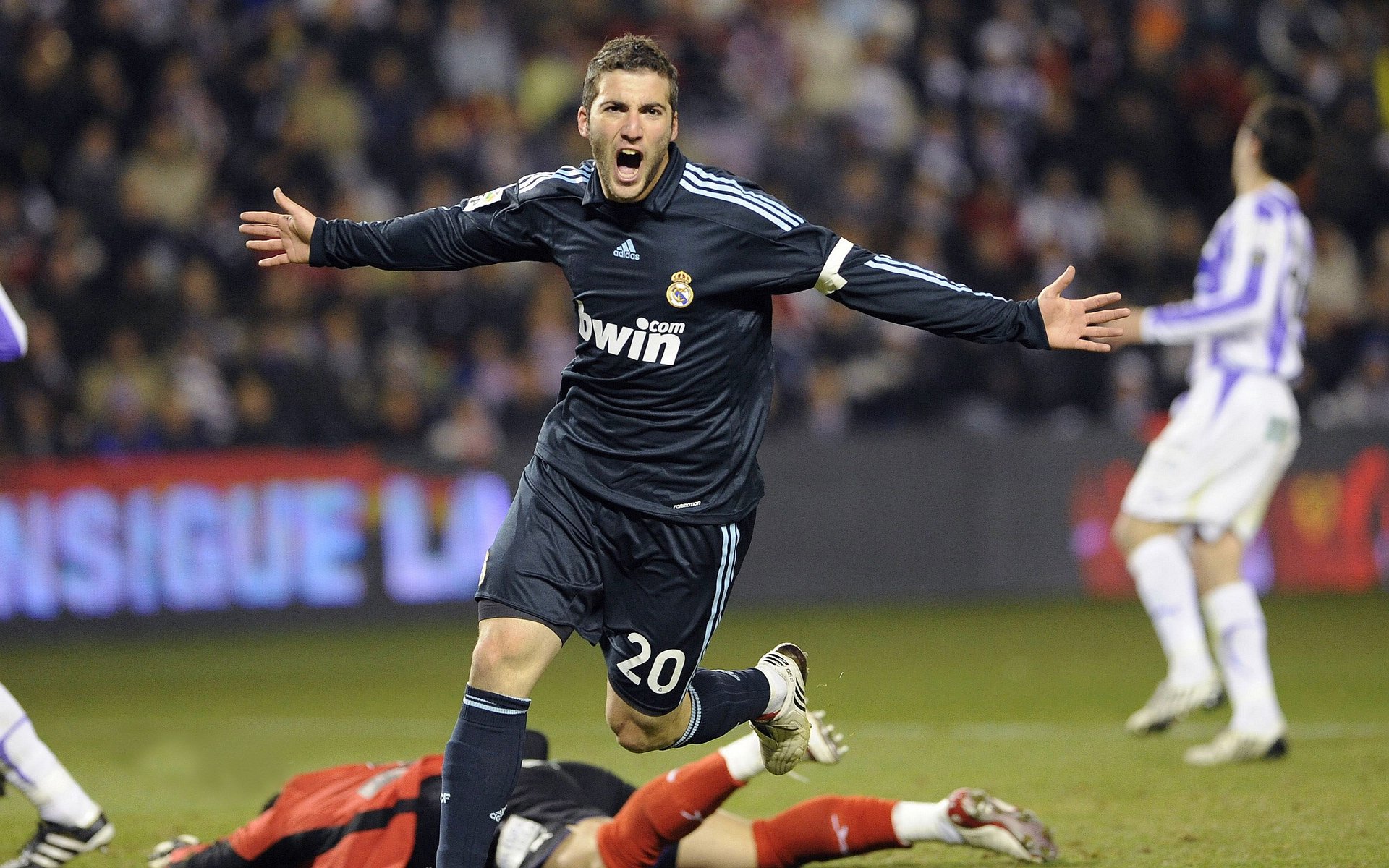 世界杯：多家博彩公司公布赔率 最被看好的四支球队全部出线